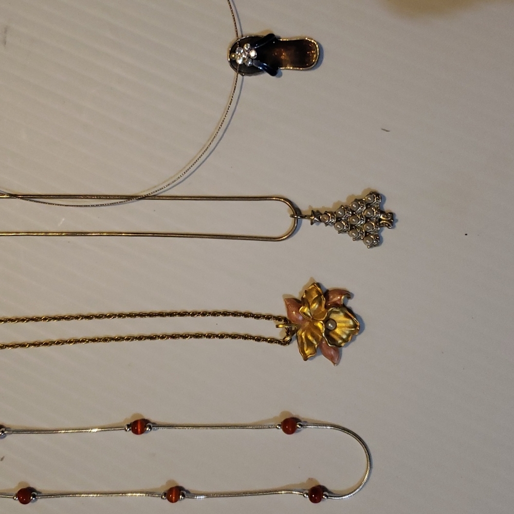 4 Necklaces - Picture 4 of 7